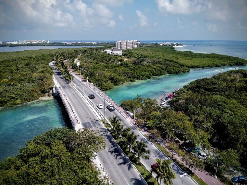 Understanding Private Transfers vs Shared Shuttles at Cancun Airport 1 pexels esmaragdo camaz 2750127 4288554